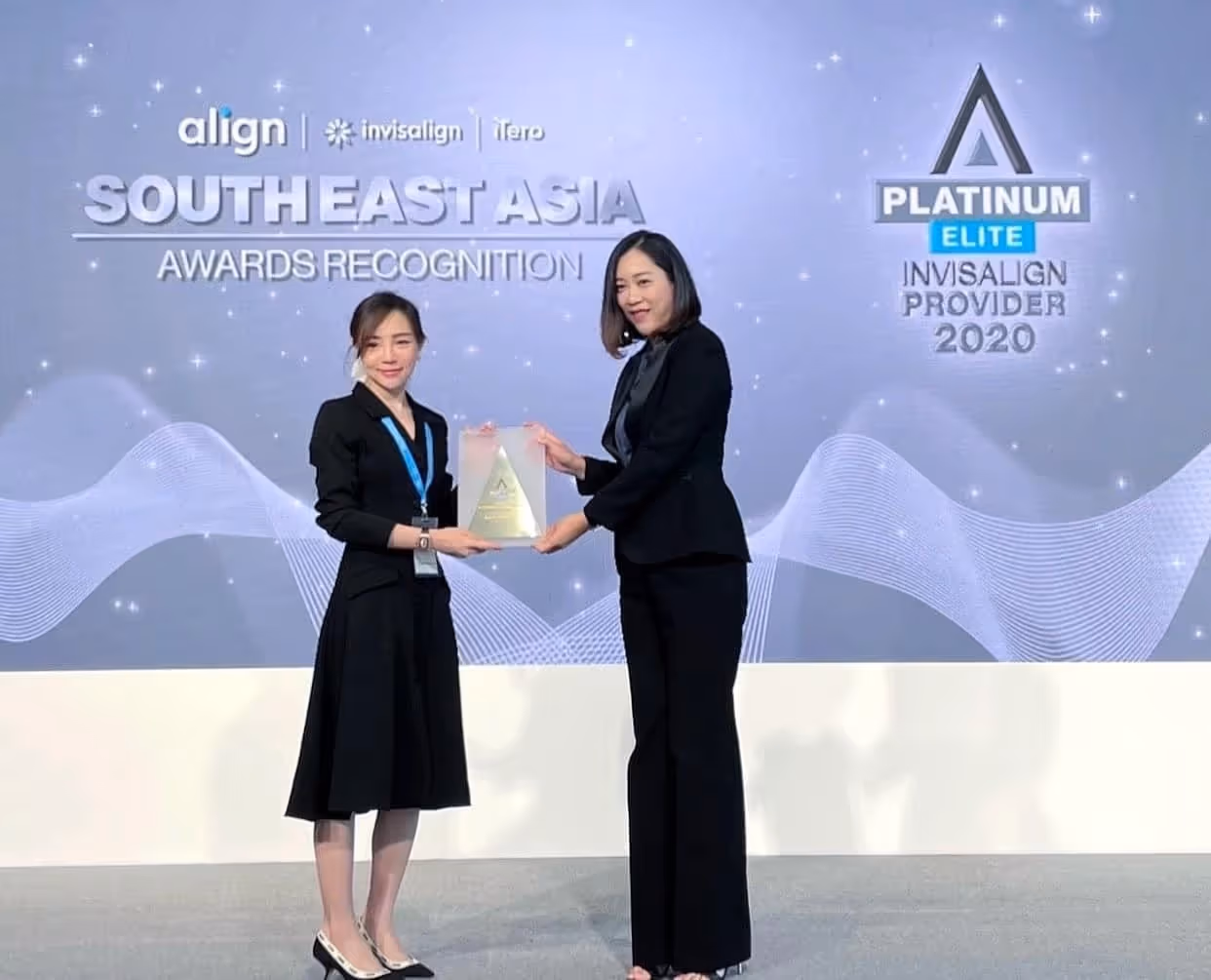 รางวัลบริการ จัดฟันขอนแก่น จัดฟันอุดรธานี จัดฟันอุบลราชธานี ดีเยี่ยม รางวัลบริการ จัดฟันขอนแก่น จัดฟันอุดรธานี จัดฟันอุบลราชธานี ดีเยี่ยม